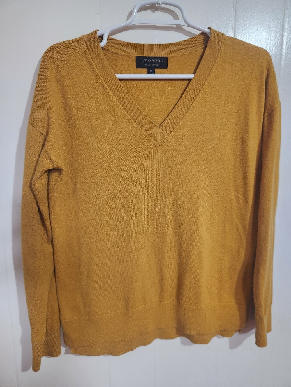 Banana Republic V-neck pullover sweater Size Small Premium Luxe Yarn